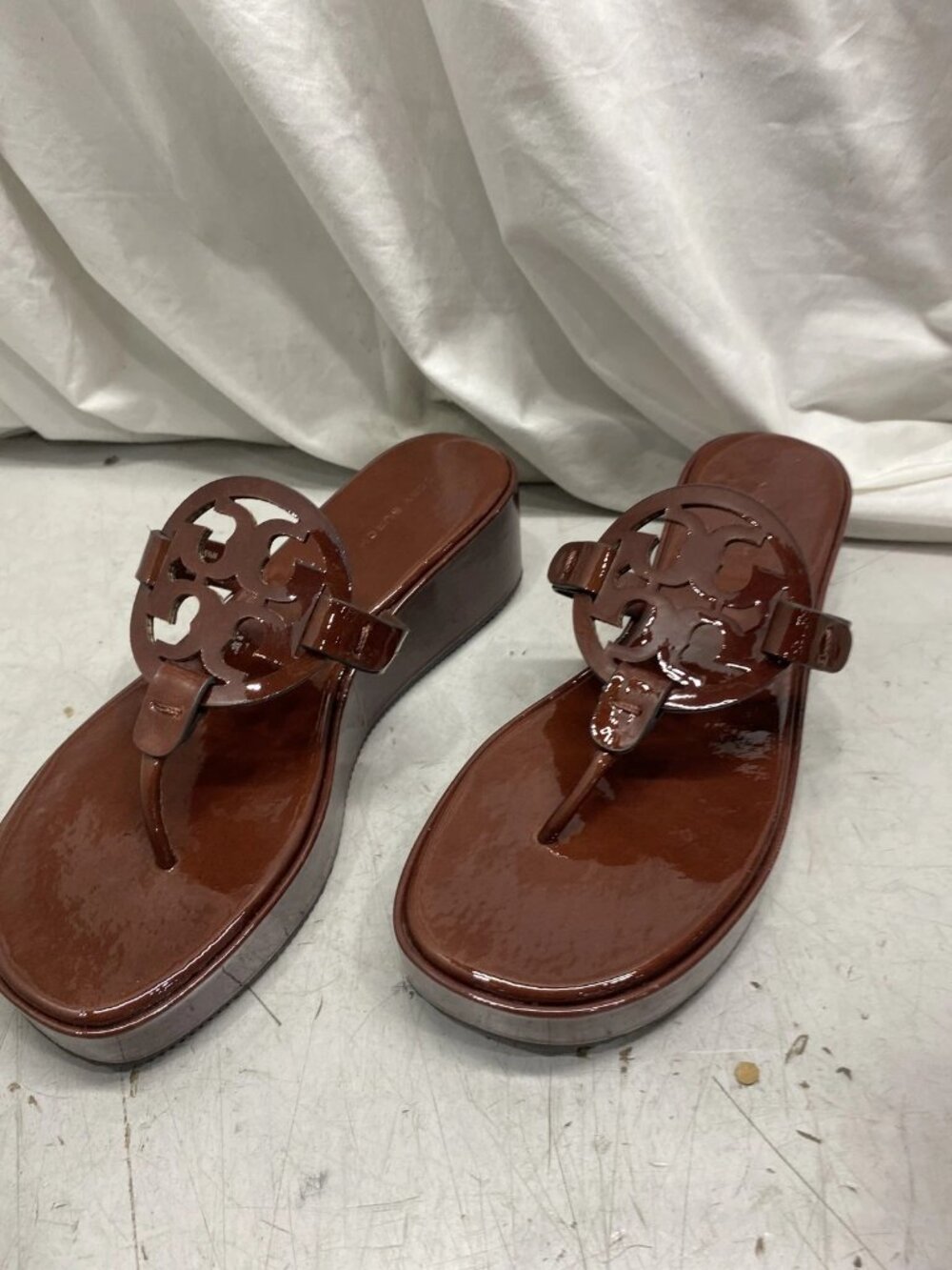 NEW TORY BURCH Miller Wedge 25MM Patent Leather Russet Brown US W6.5 - Picture 9 of 11